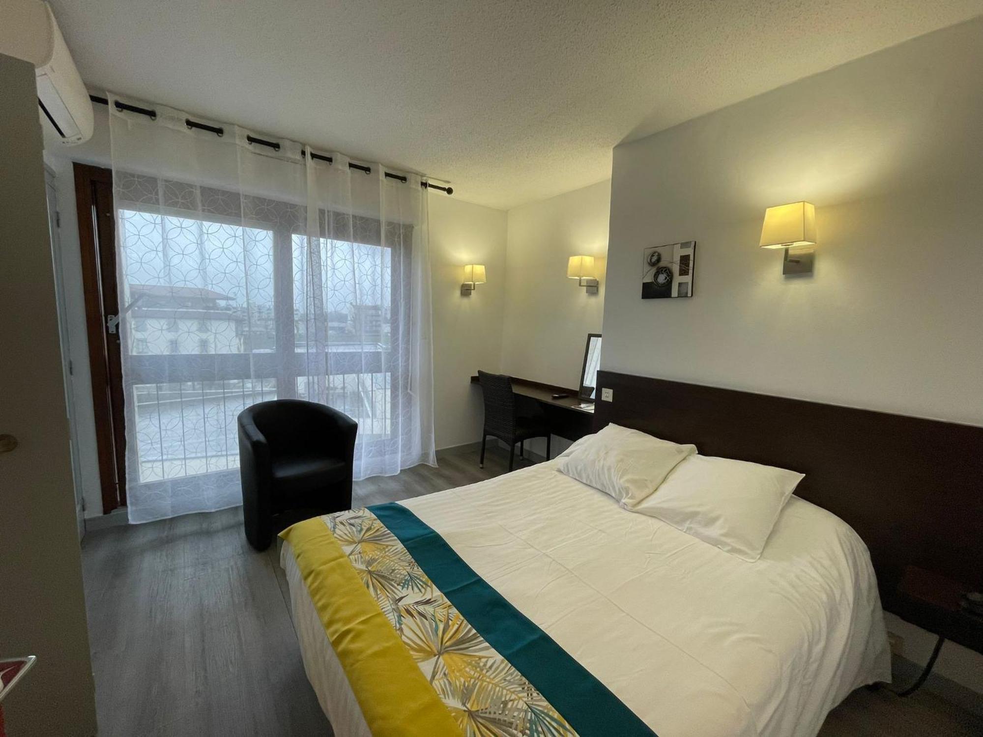 Hotel Le Vascon Dax Exteriör bild